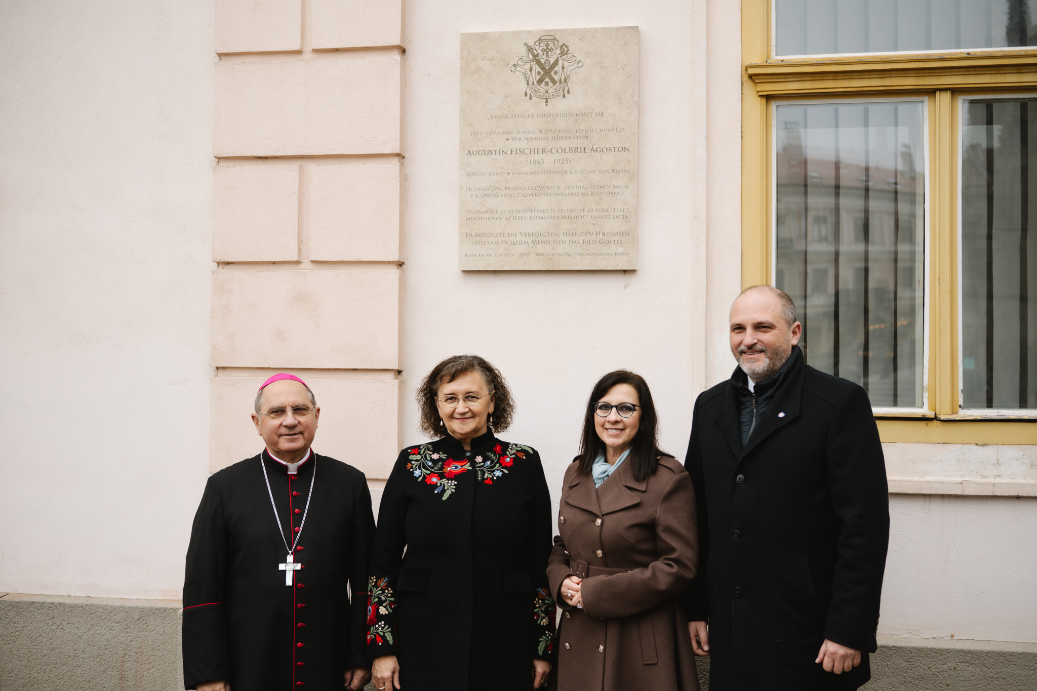 Emléktábla és bronz dombormű felavatása Fischer-Colbrie Ágoston kassai püspök emlékére